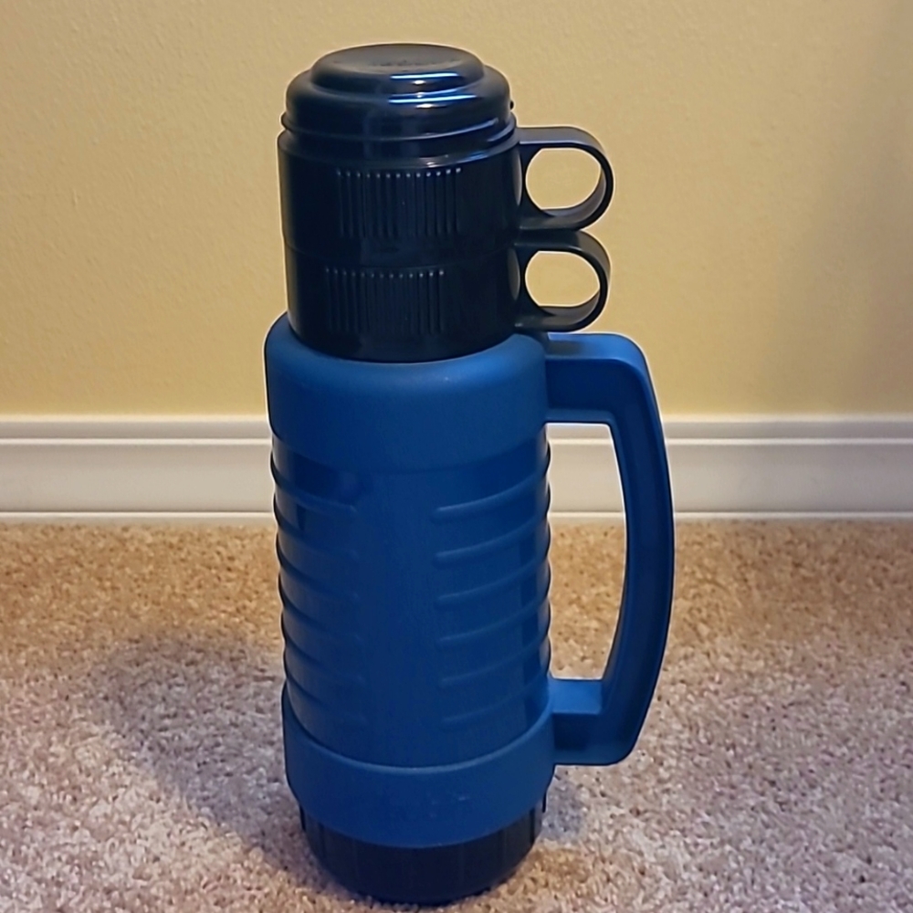Aladdin Thermos with Double Cups